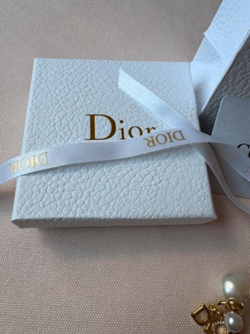 Dior Pearl Earrings with Packaging - Picture 4 of 6